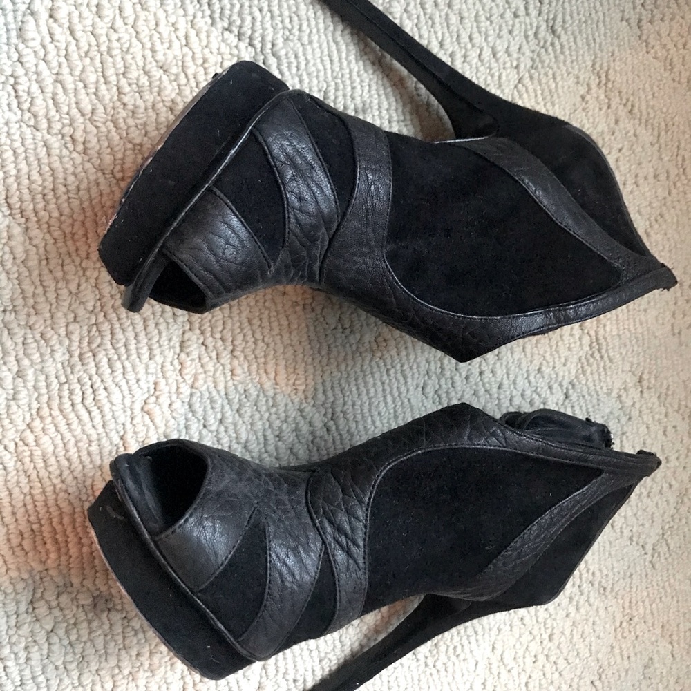 Rock and Republic Preowned heels sz 6.5